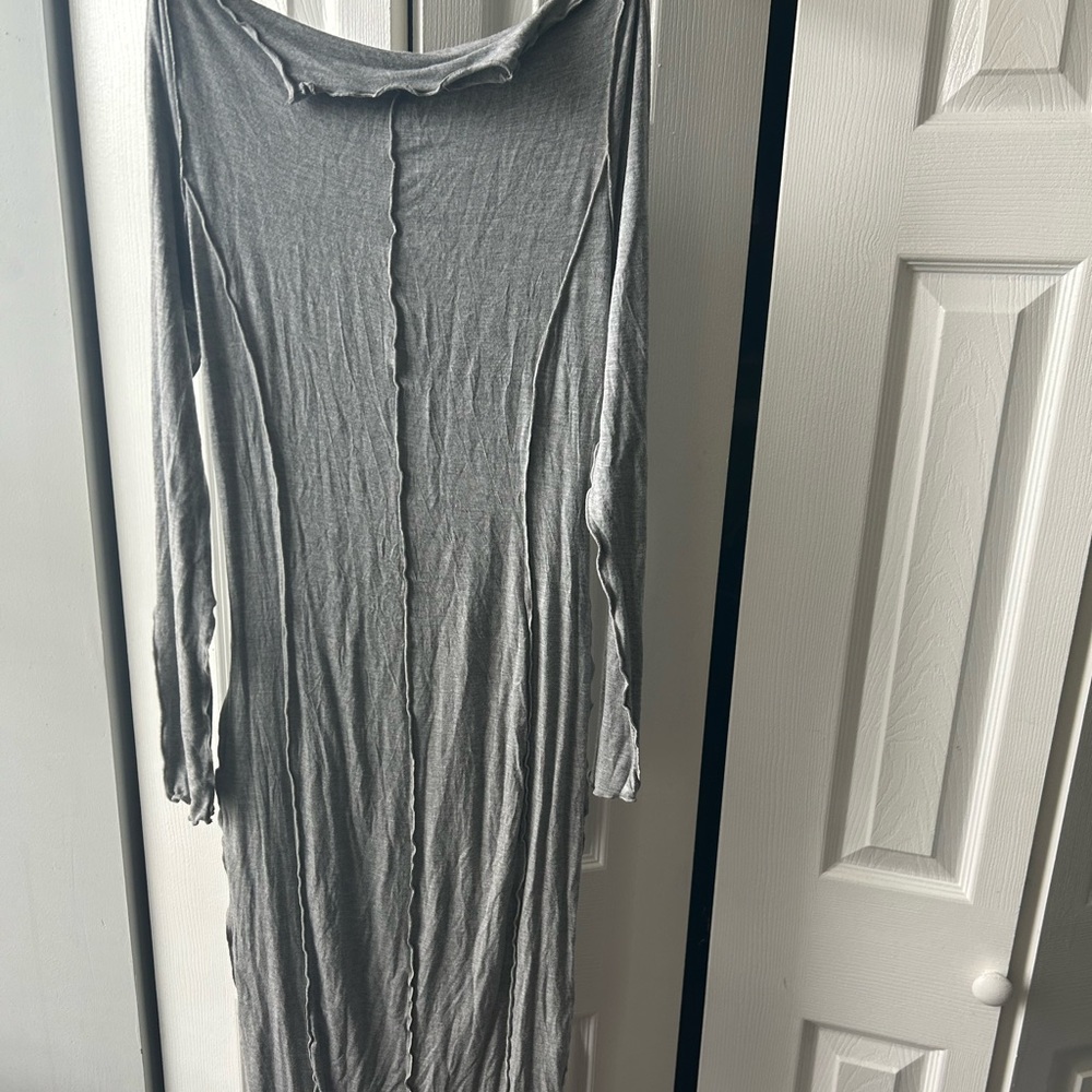 Gray fitted Dress with Ribbed Stitches in the Seams
